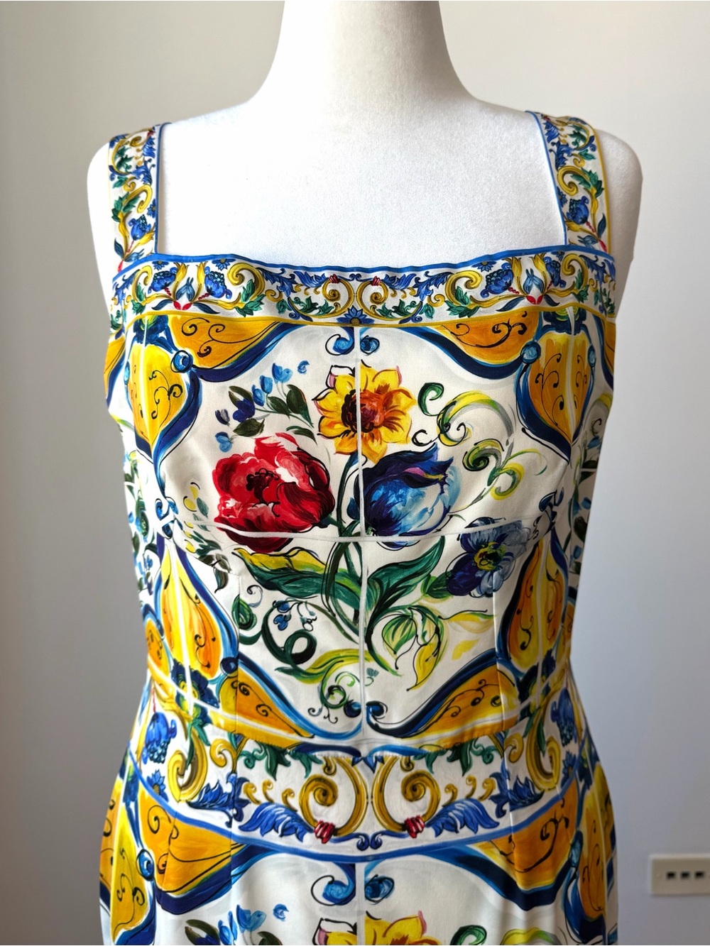 Dolce & Gabbana Majolica Silk Dress. IT 50. US 12. - Picture 3 of 13